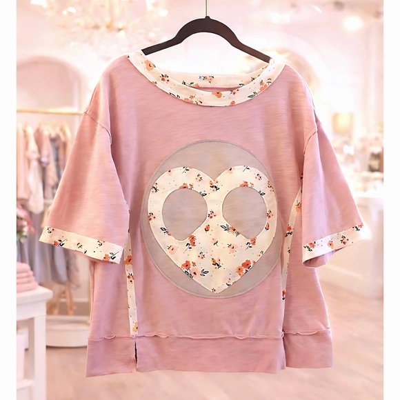 Pink Heart Patch Floral Detail Split Hem Boho Black Top! - Picture 2 of 3